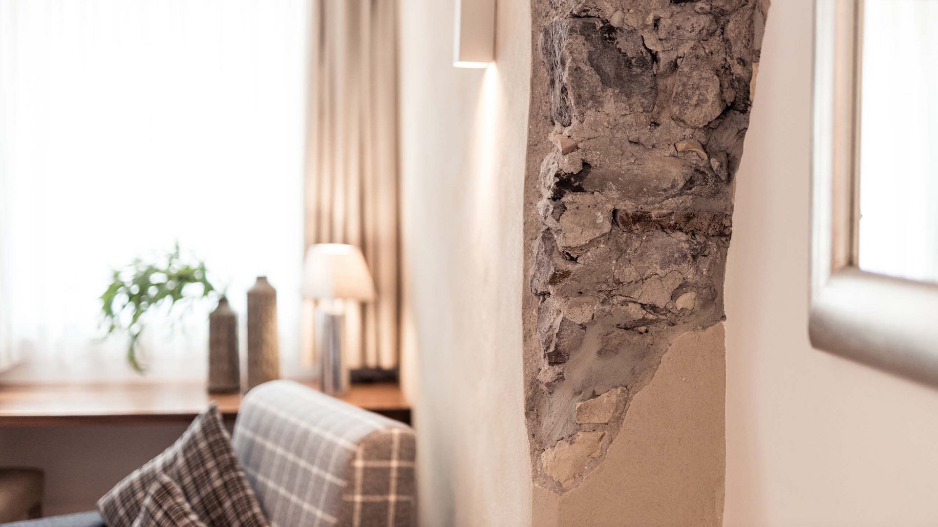 Un hotel wellness a Merano con vasca da bagno freestanding? Eccolo! Un hotel wellness a Merano con vasca da bagno freestanding? Eccolo!